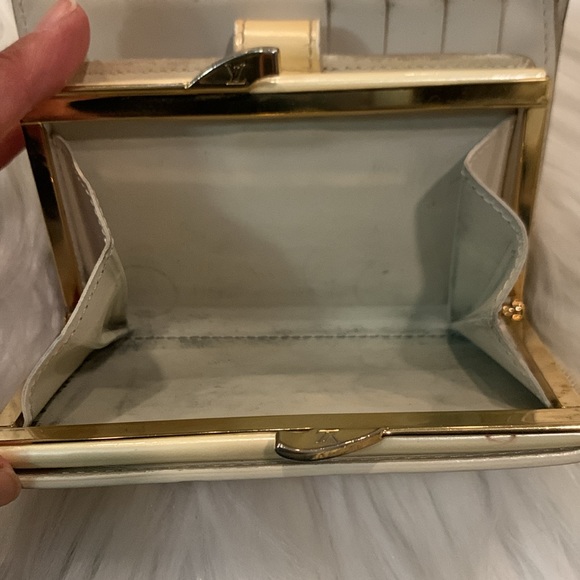 LV Kisslock Wallet code (M10036) - Picture 8 of 11